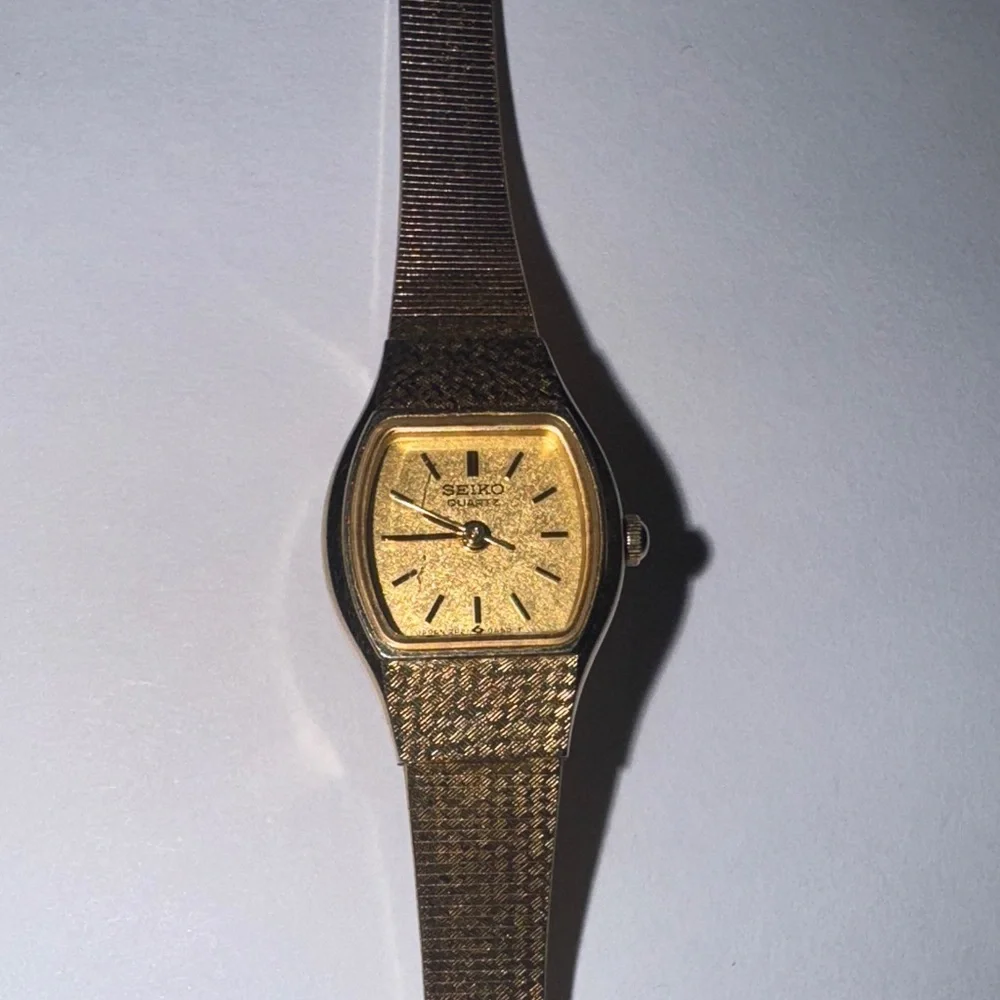 vintage gold-tone Seiko quartz